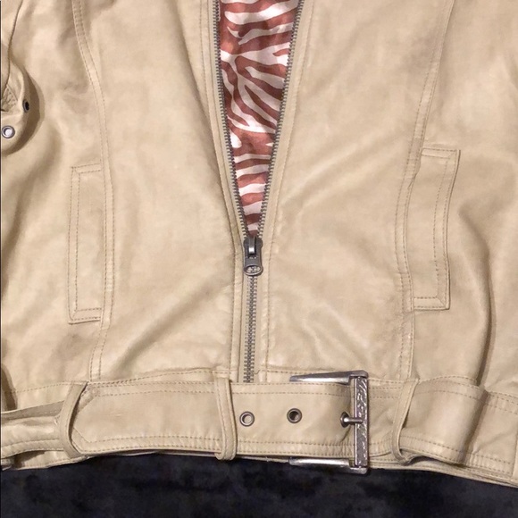 Cream color leather jacket - Picture 2 of 6